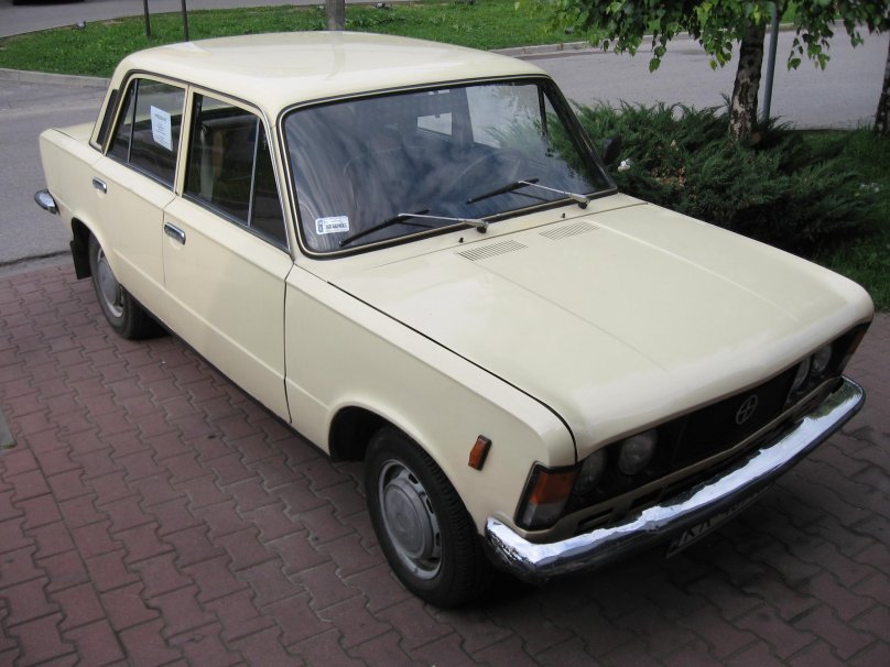 FSO 125p – седан