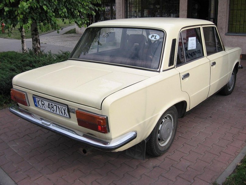 FSO 125p – седан