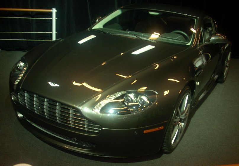 Астон Мартин Квант милосердия