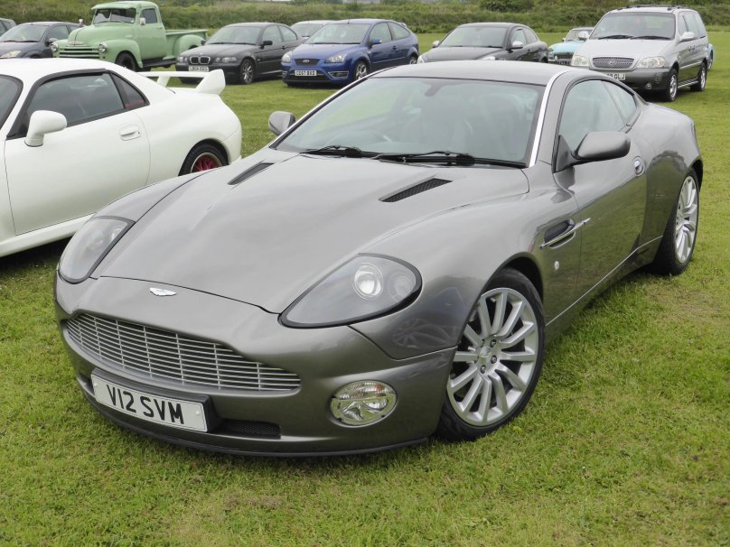 Астон Мартин 2003