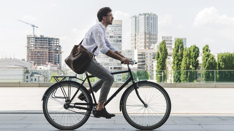 Человек на велосипеде