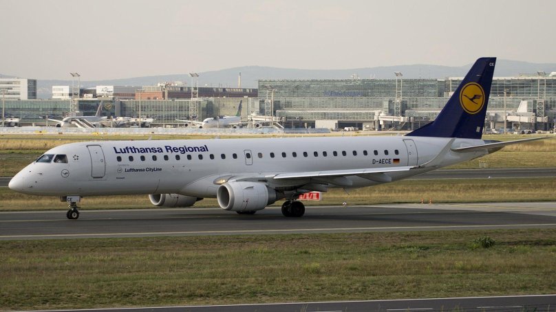 Самолёт Embraer 190