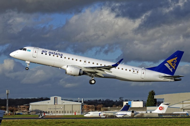 Самолёт Embraer 190