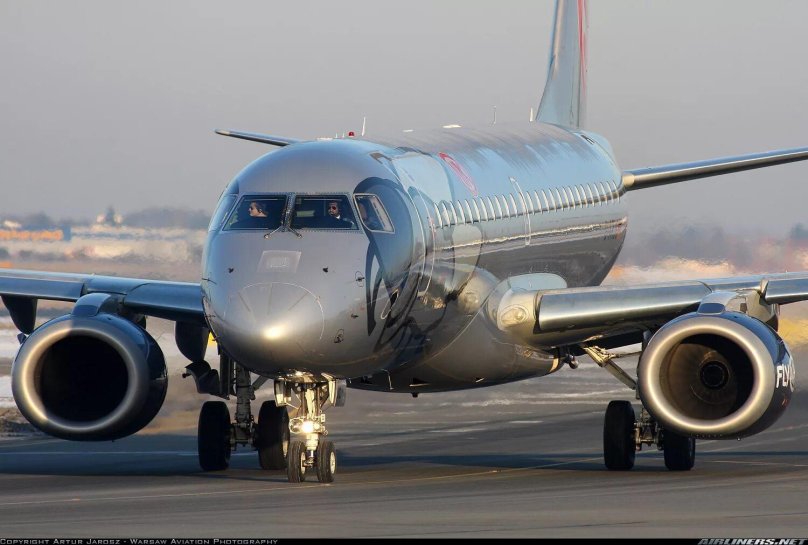 Самолёт Embraer 190