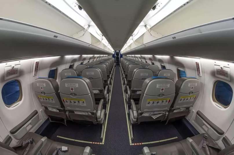 Embraer 190 салон
