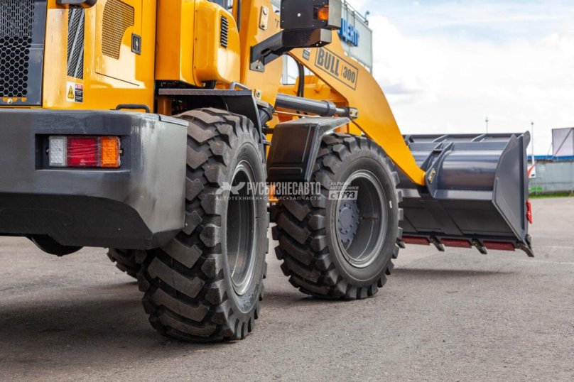 Погрузчик фронтальный одноковшовый bull sl300