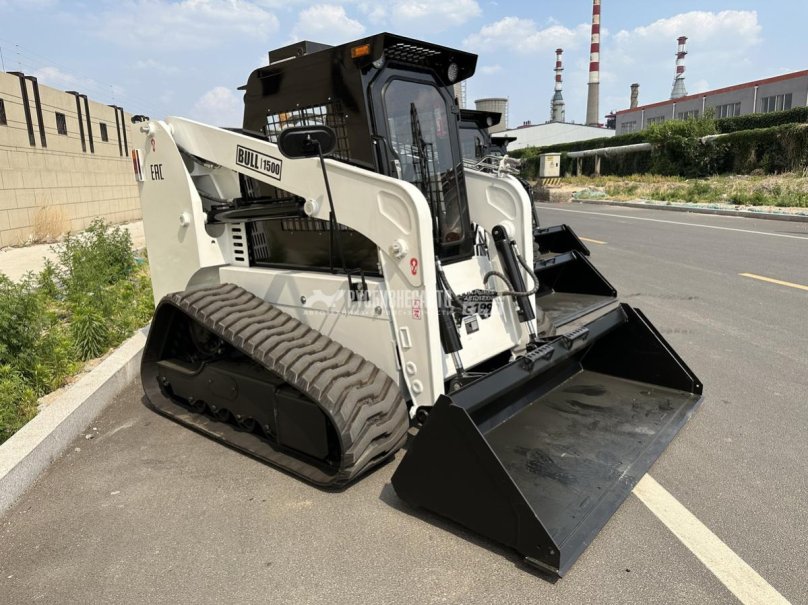 Мини-погрузчик гусеничный bull slc1500