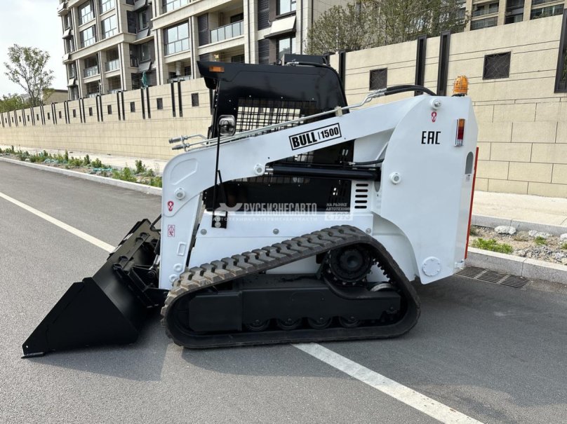 Мини-погрузчик гусеничный bull slc1500