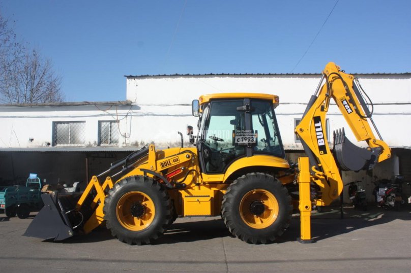 Экскаватор-погрузчик bull 4sx-Plus