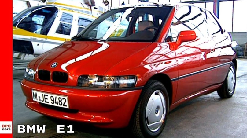 БМВ минивэн красная