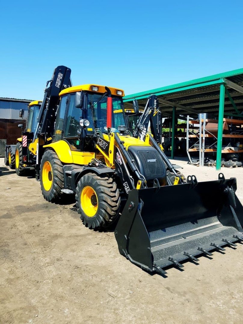 Экскаватор-погрузчик MST m542s