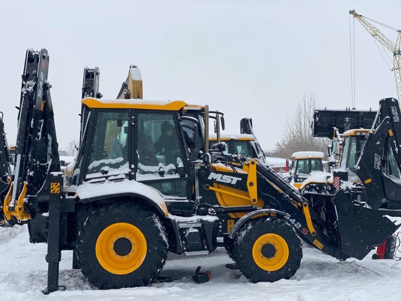 Экскаватор-погрузчик MST m542s