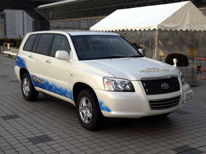 Toyota — модель Toyota Highlander FCHV;