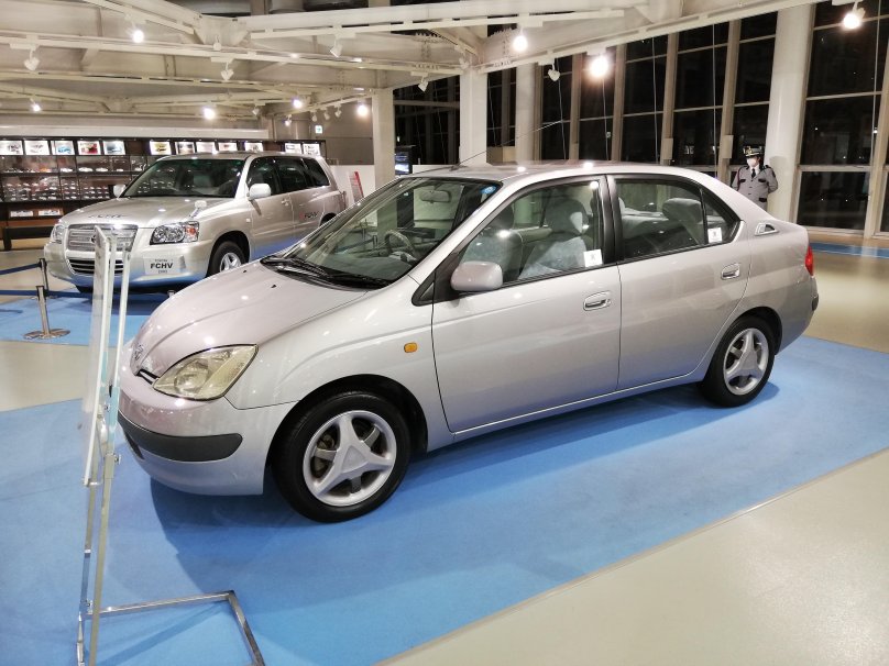 Тойота Приус 10