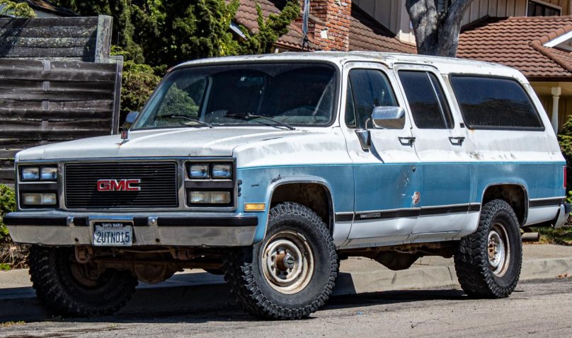 GMC Suburban 2500