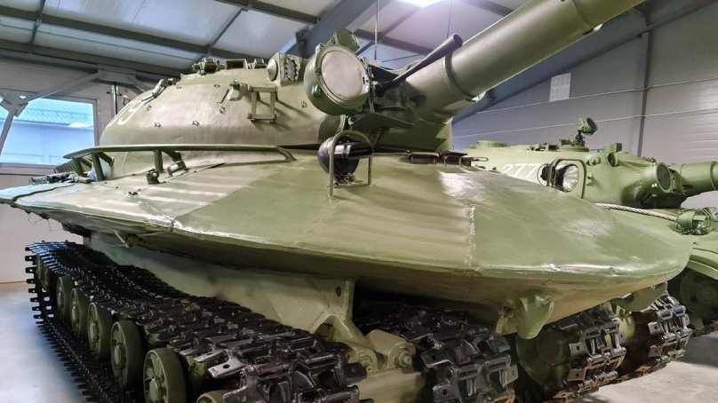 Четырех гусеничный танк