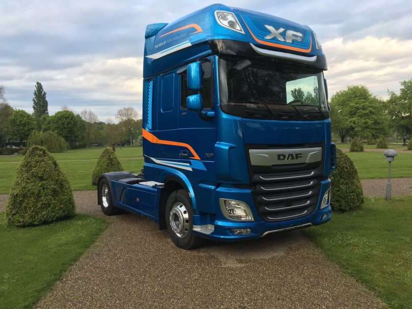 Тягач Даф 105