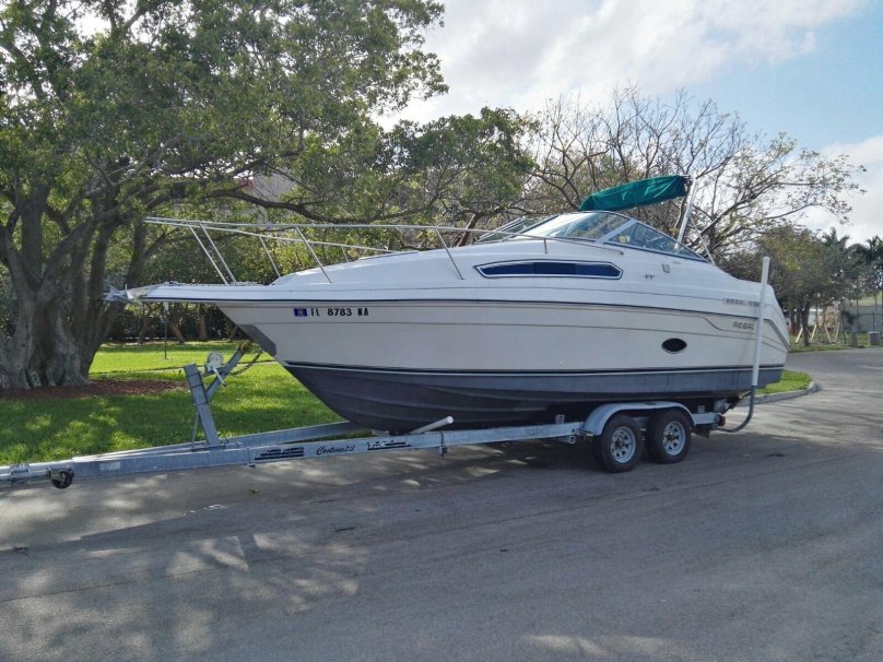 Maxum 1800 Cuddy Cabin