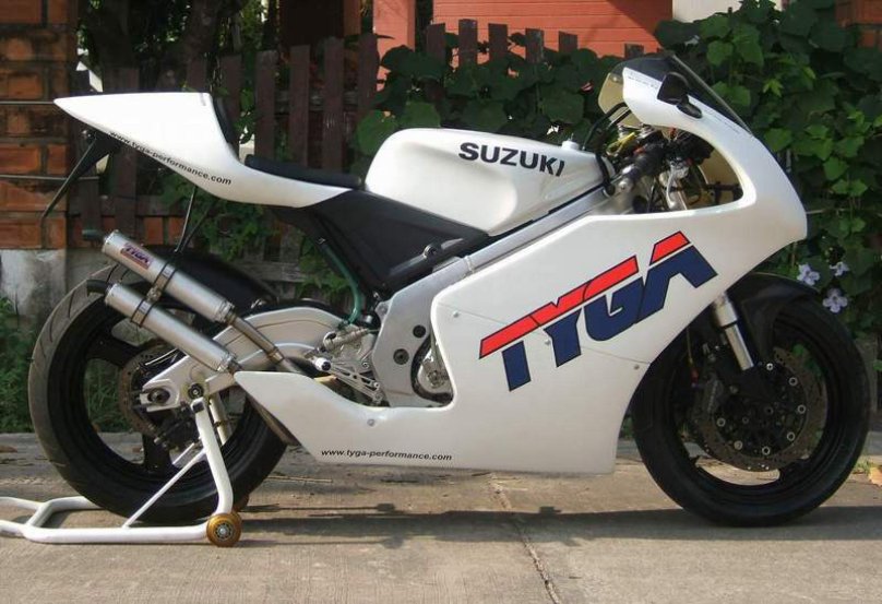 Suzuki RGV