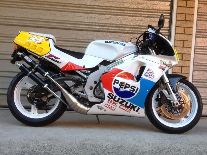 Suzuki RGV 250 Gamma VJ 22