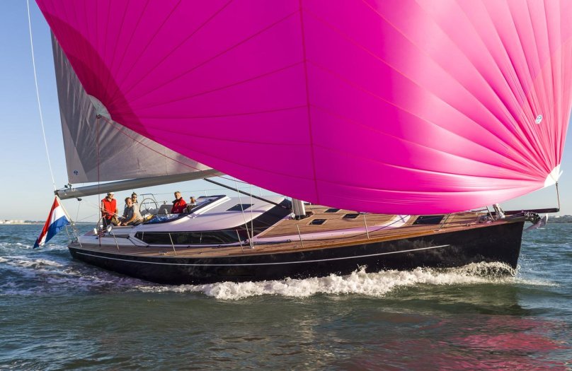 Яхта Контест 42