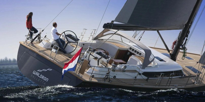 Яхта Контест 55