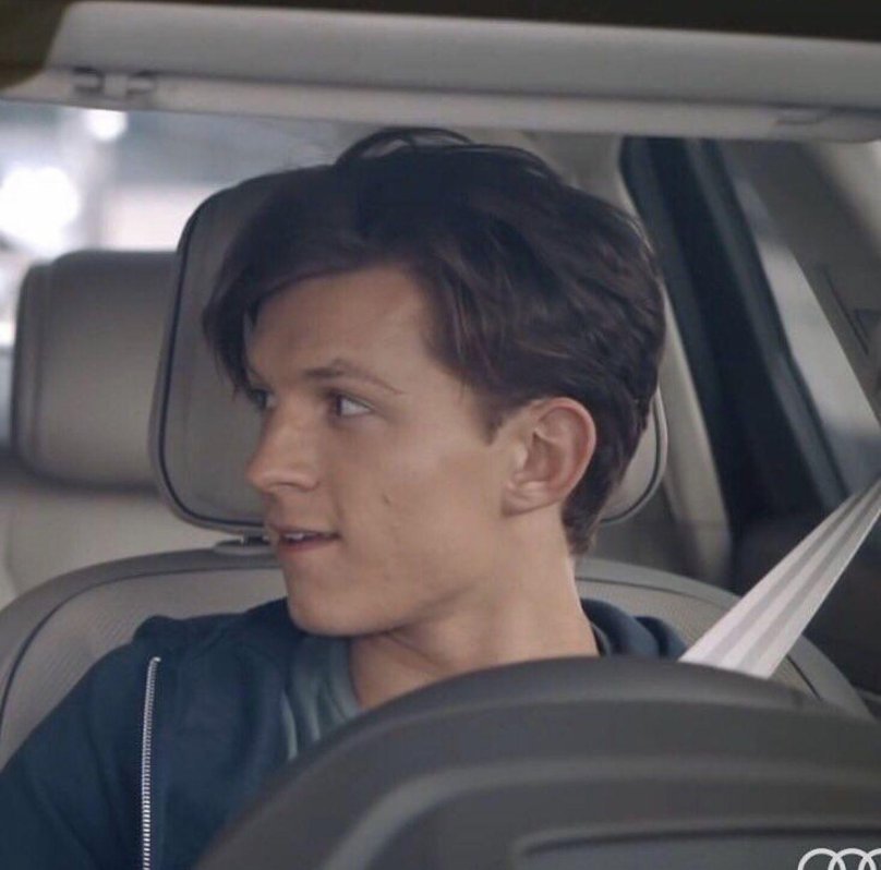 Том Холланд машина