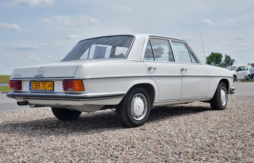 Mercedes-Benz 200 (w115)