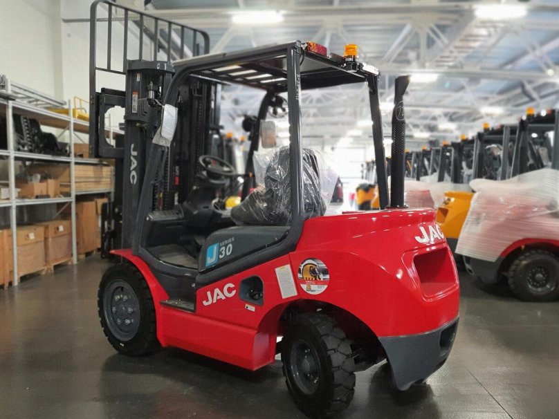 JAC погрузчик вилочный с вилами для перемещения