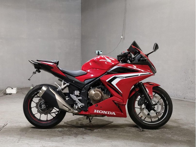 Honda CBR 650 F rc83