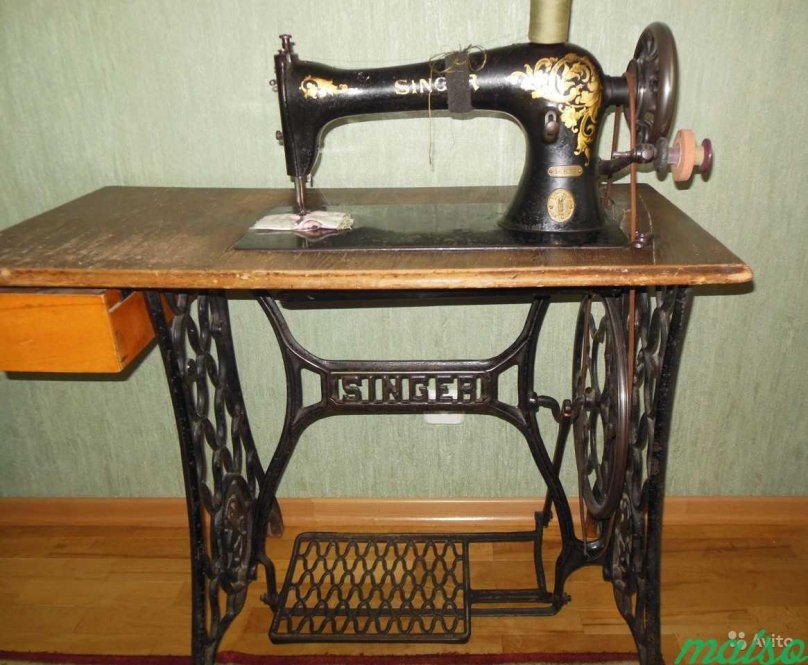 Швейная машинка Зингер ножная