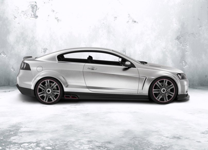 Серебристый авто сбоку