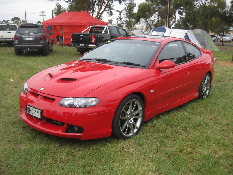 Холден Монаро 2001