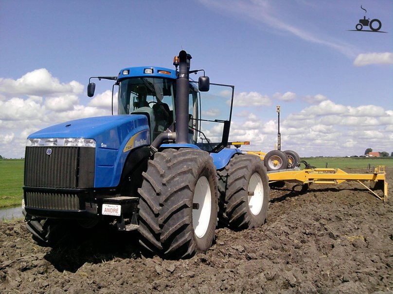 Трактор Нью Холланд т9030