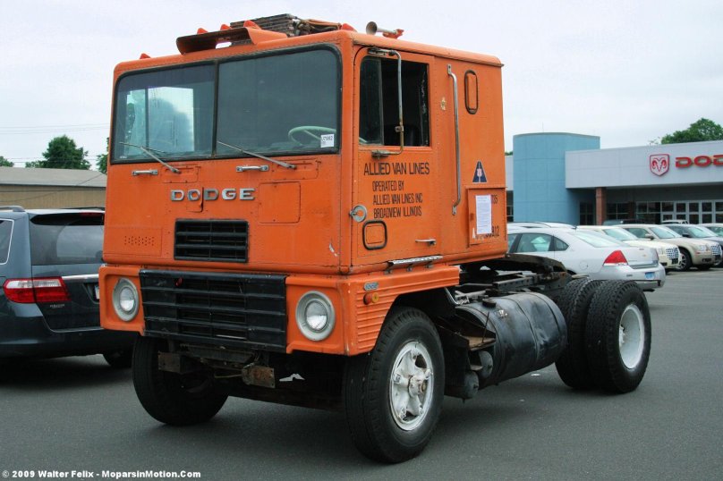 Грузовик dodge LNT 1000