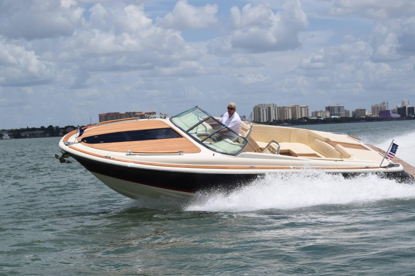 Chris Craft Corsair 28