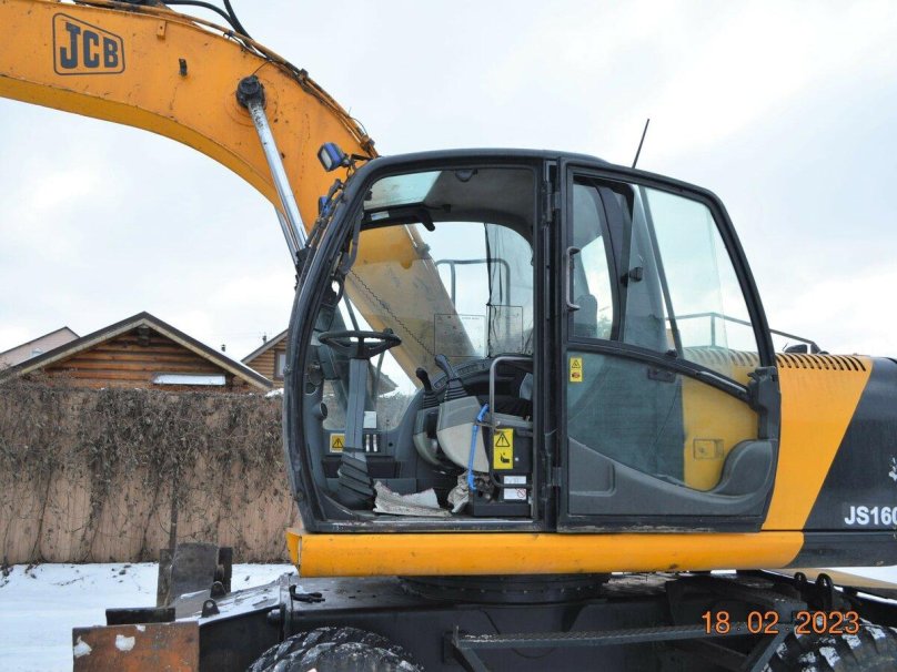 JCB js160