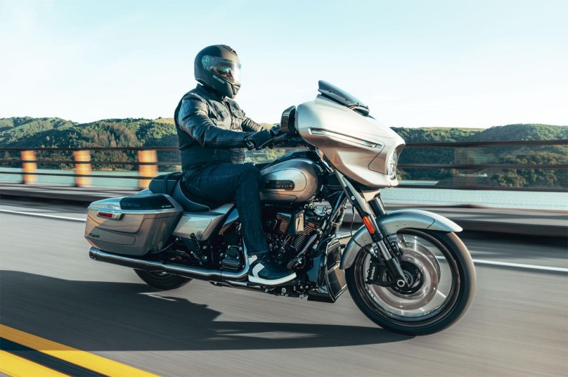 Харлей Дэвидсон электро Глайд 2023