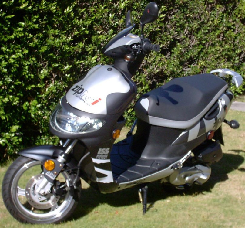 Скутер Vento zip r3i