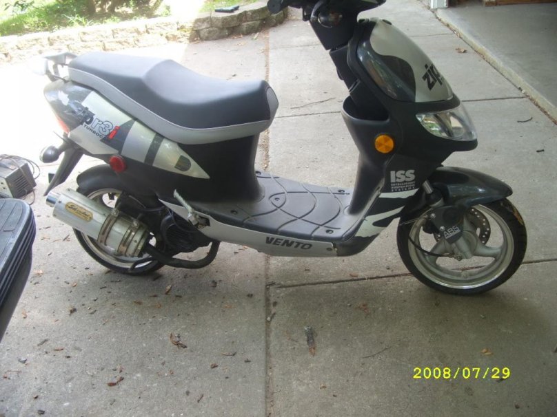 Скутер Vento zip r3