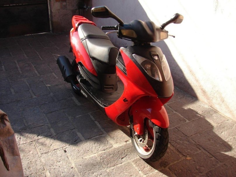 Скутер Vento Phantom r4i