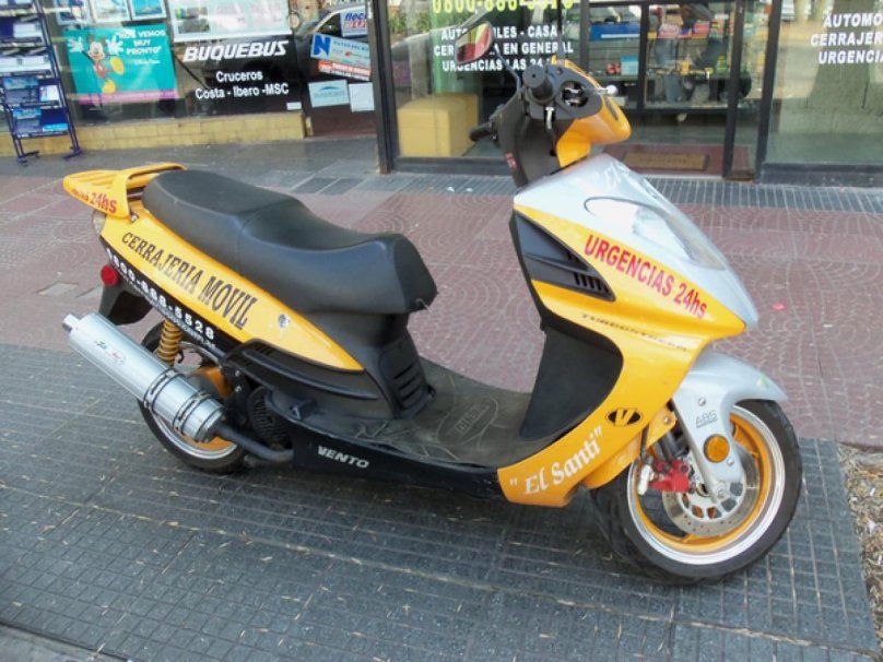 Скутер Vento Phantom r4i