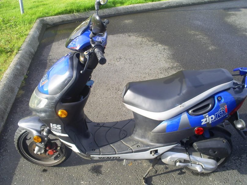 Скутер Vento zip r3