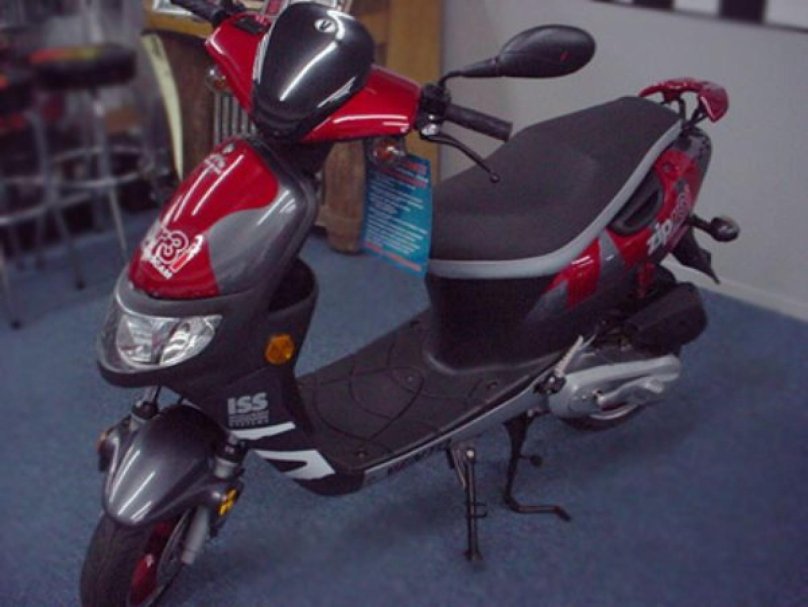 Скутер Vento zip r3i