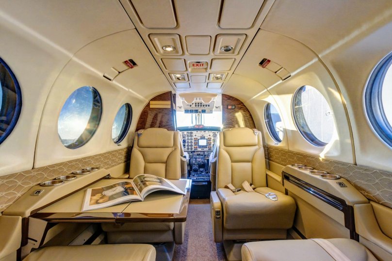 Самолет Бичкрафт Кинг Эйр 350