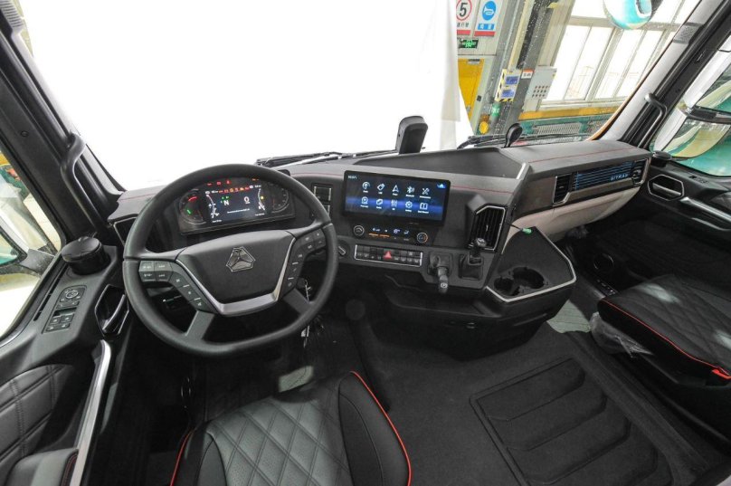 Седельный тягач Sitrak c7h Max