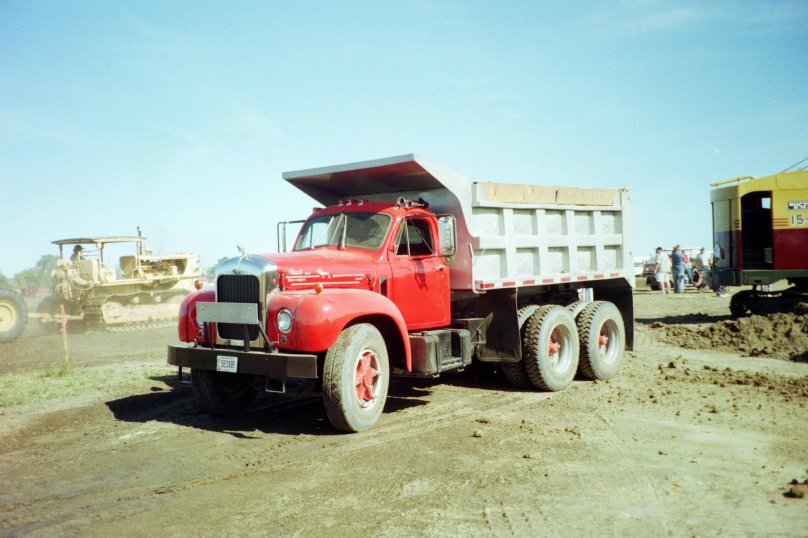 Mack 124 самосвал