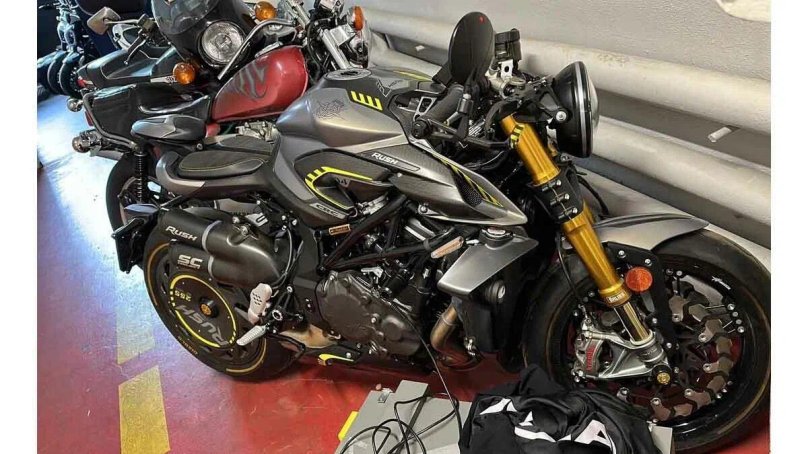 Мотоцикл агуста Раш 1000