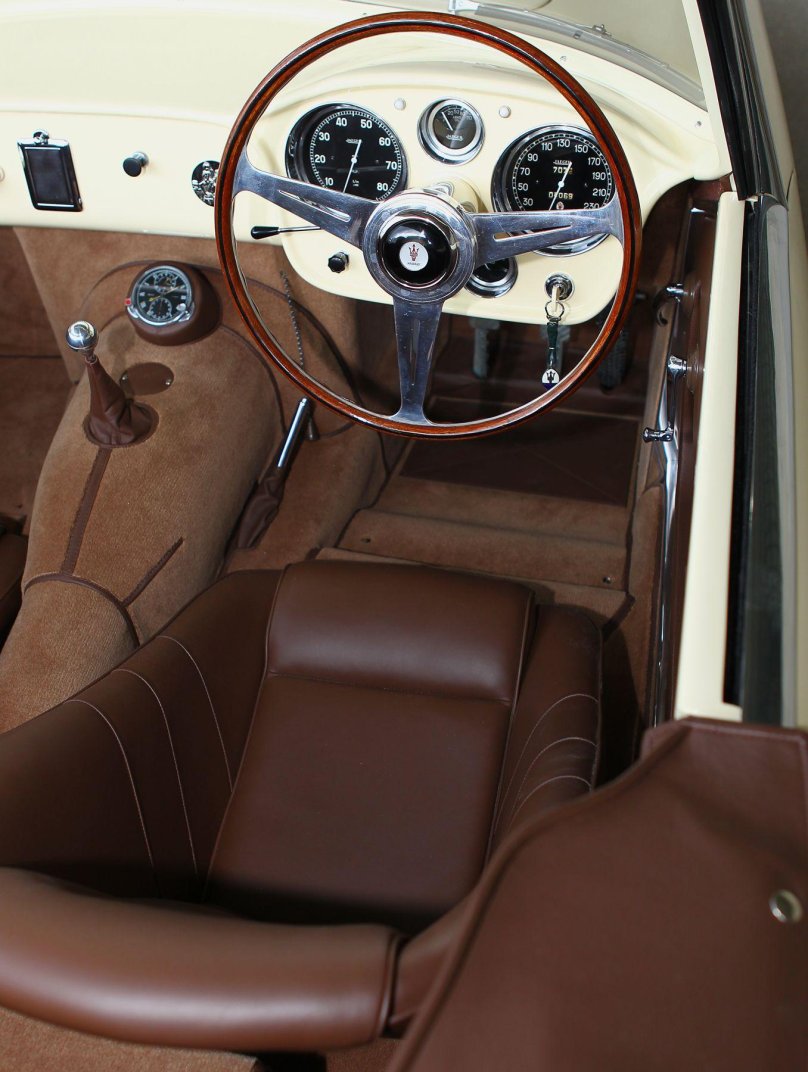 Maserati Spyder 1988 салон