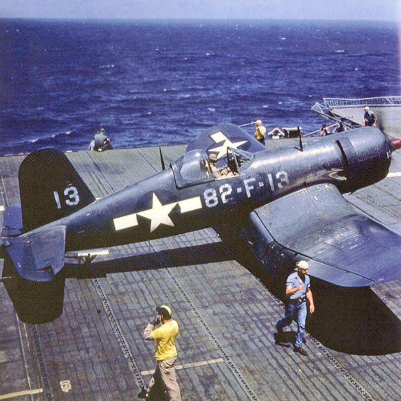 Самолет Корсар f4u